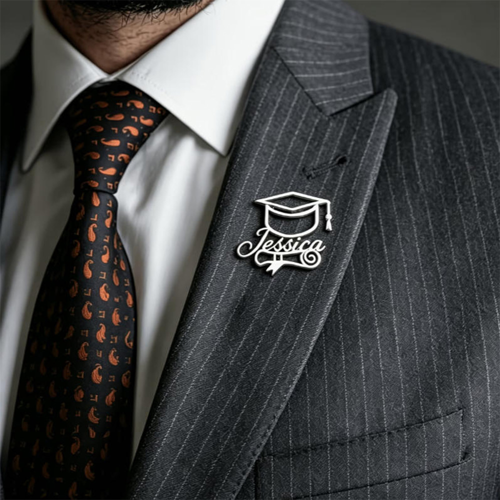 Customized Graduation Hat Name - Brooch Pin Gold recension och pris