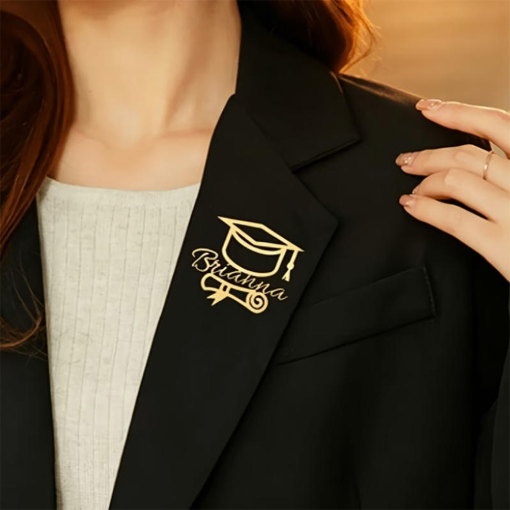 Customized Graduation Hat Name - Brooch Pin Gold recension och pris