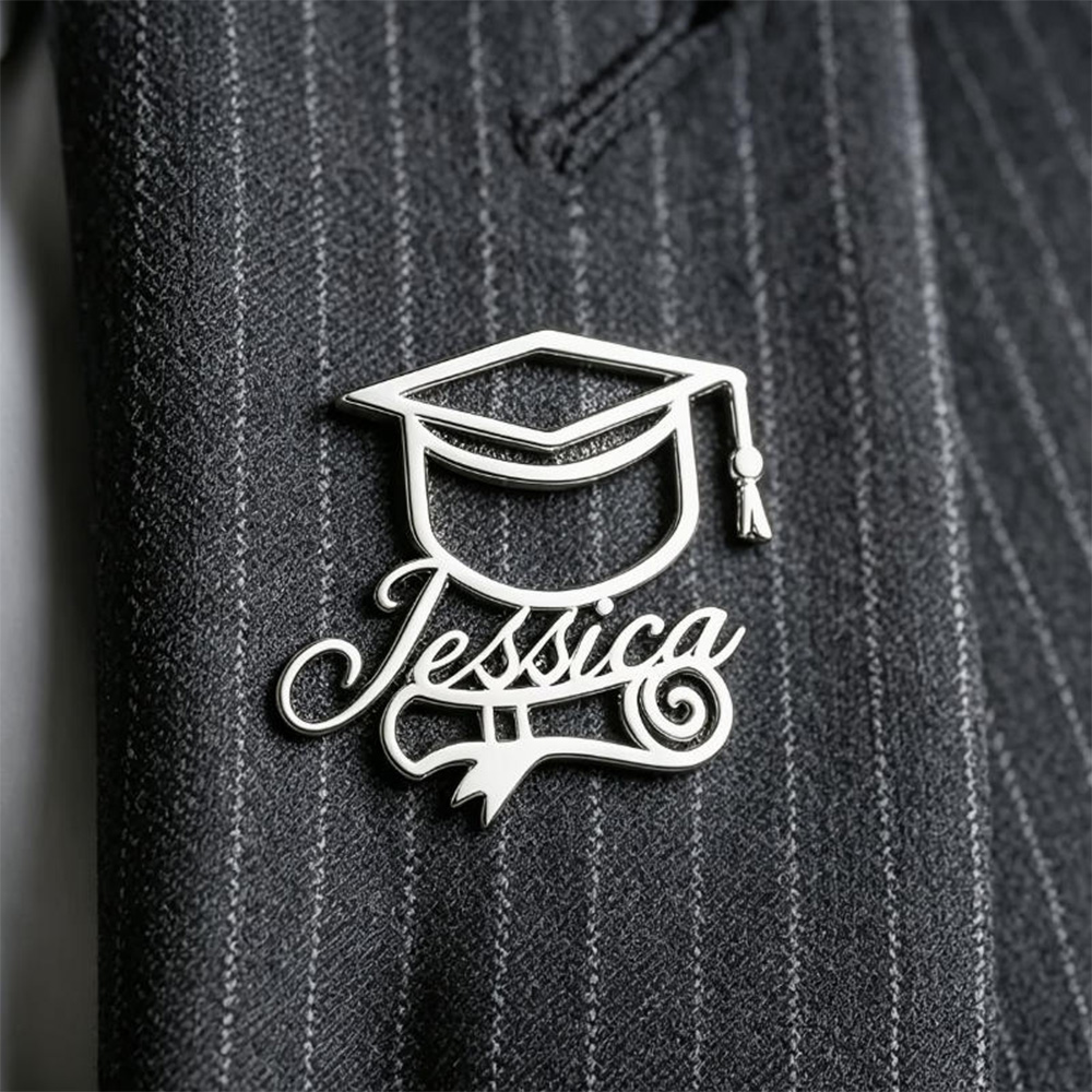 Customized Graduation Hat Name - Brooch Pin Gold recension och pris