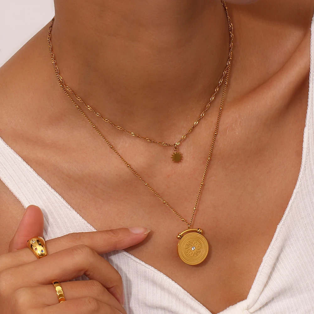 E.B.belle Center of the Univer - Coin Necklace Delicate recension och pris