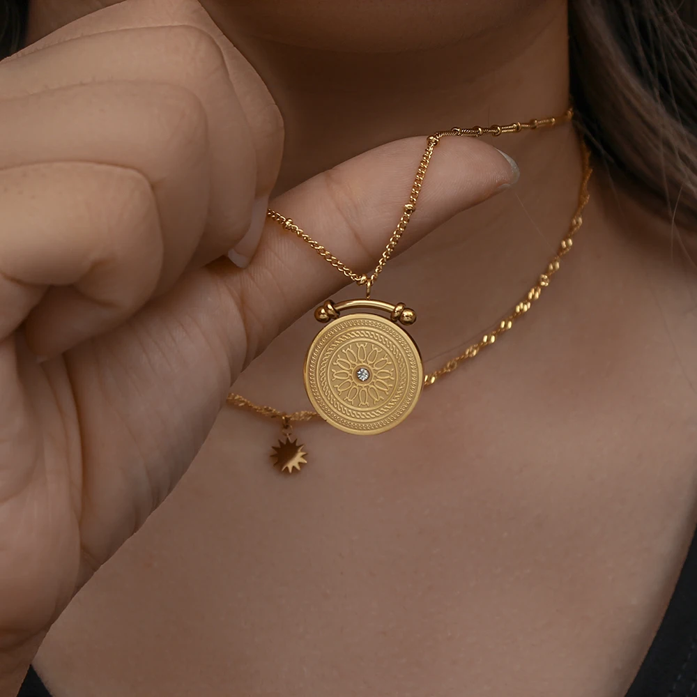E.B.belle Center of the Univer - Coin Necklace Delicate recension och pris