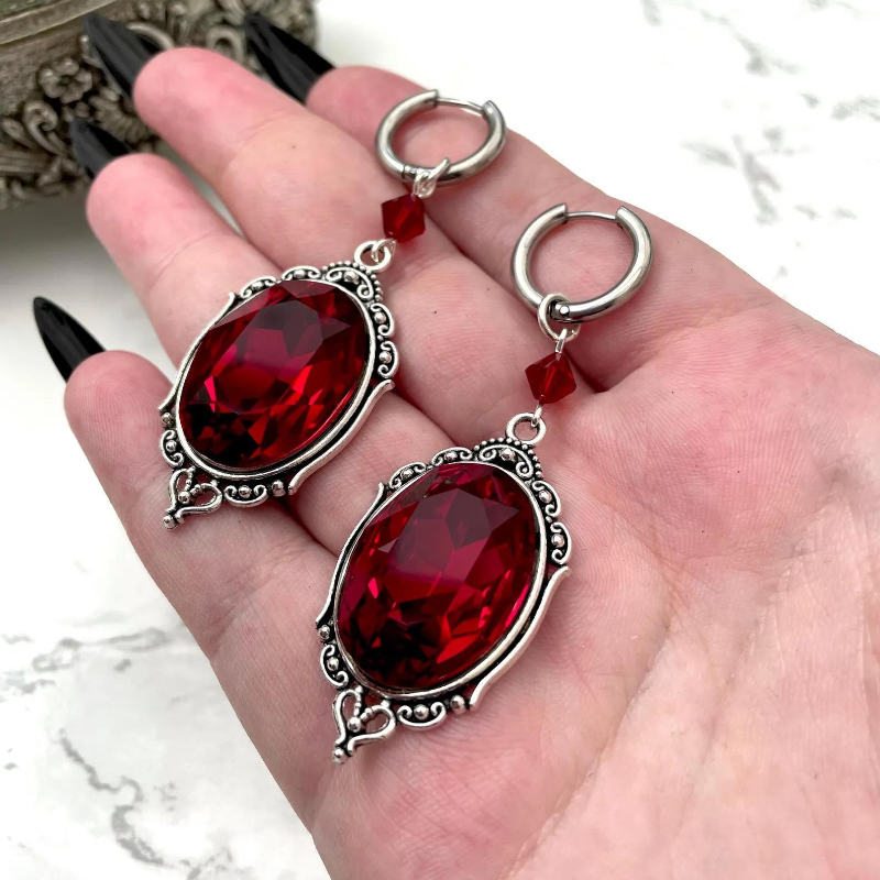 Vampire Cameo Earrings, Gothic - Women'S Vampire Accessories recension och pris