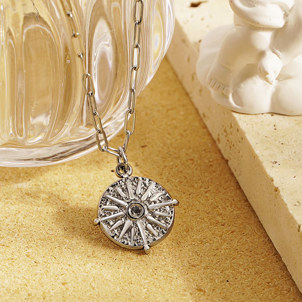 Stainless Steel Round Sun Coin - Coin Necklace Delicate recension och pris