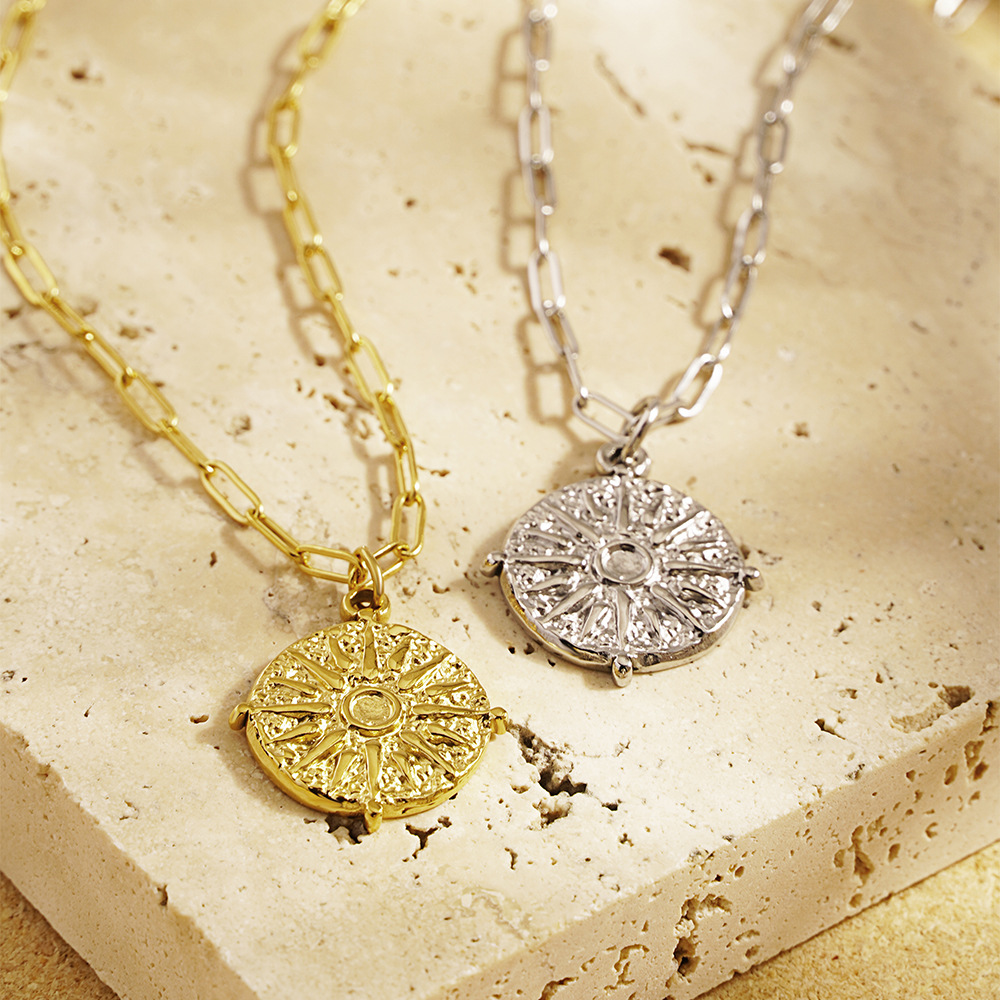 Stainless Steel Round Sun Coin - Coin Necklace Delicate recension och pris