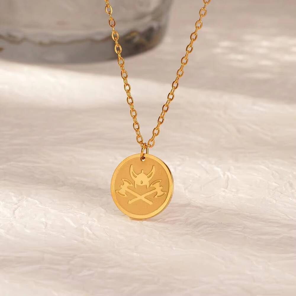 Gold Plated Viking Axe Pendant - Coin Necklace Delicate recension och pris