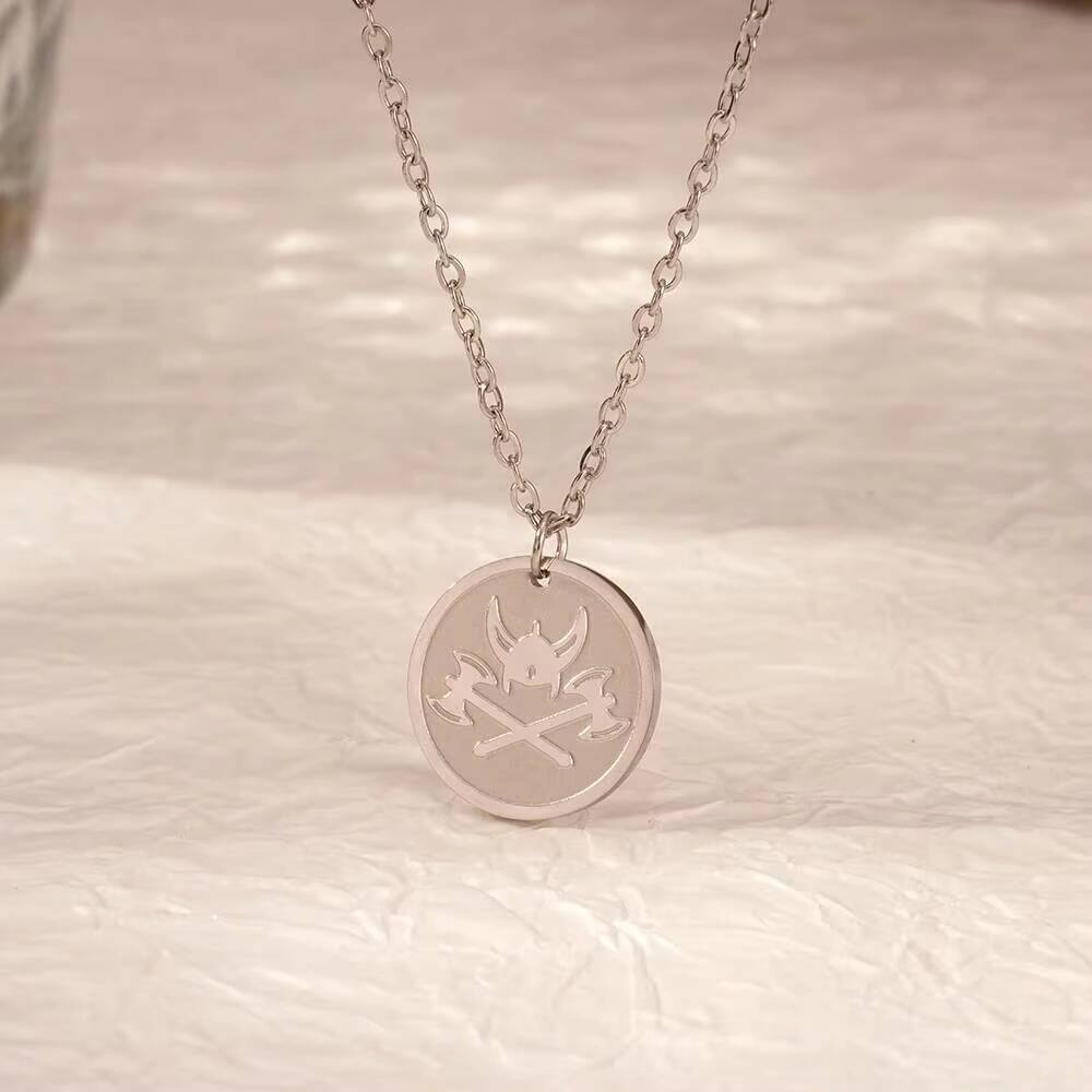 Gold Plated Viking Axe Pendant - Coin Necklace Delicate recension och pris